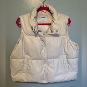 Old Navy Women's Cream Puffer Vest - L